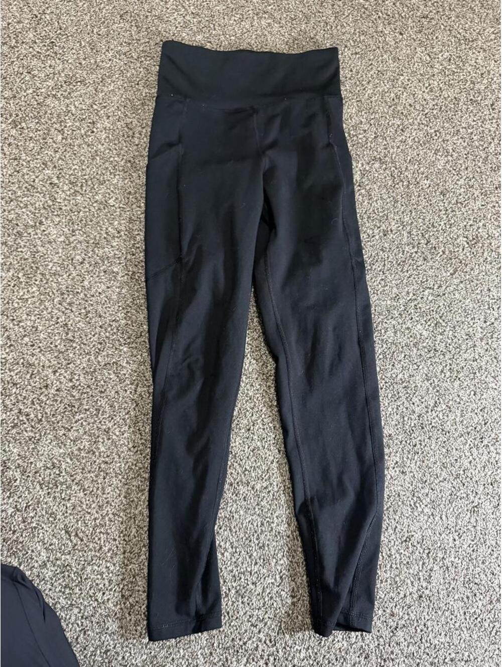 American Eagle Women's Black and Grey Legging